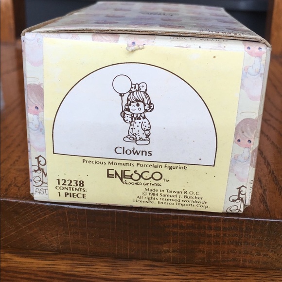 Precious Moments clowns porcelain figurine sold in original box - Picture 3 of 3